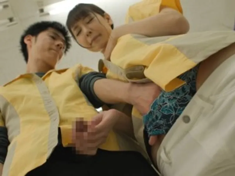 điên cuồng xoạc cô đồng nghiệp nứng trong siêu thị mini